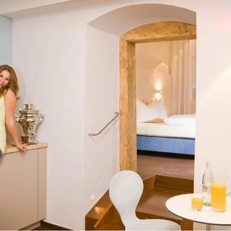 Munchner Hof Und Blauer Turm 4* Regensburg
