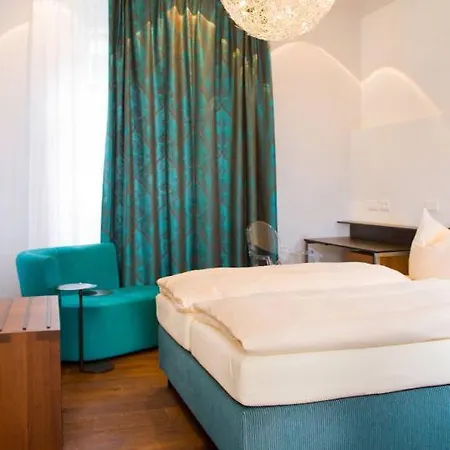 Hotell Muenchner Hof Und Blauer Turm 4*
